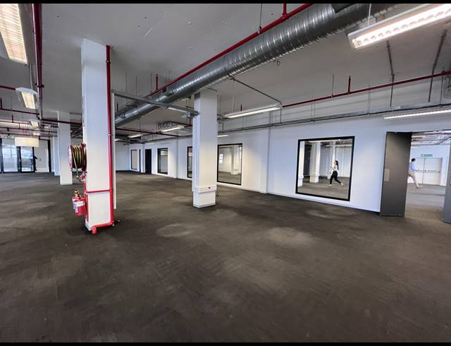1,131M² OFFICE TO LET IN FORESHORE